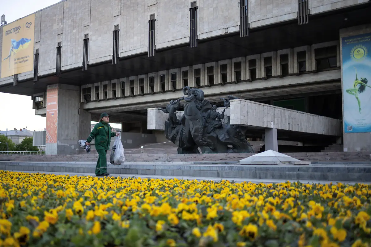 2025-05-30T080349Z-1900306745-RC2T5EADWVFE-RTRMADP-3-UKRAINE-CRISIS-KHARKIV-BALLET