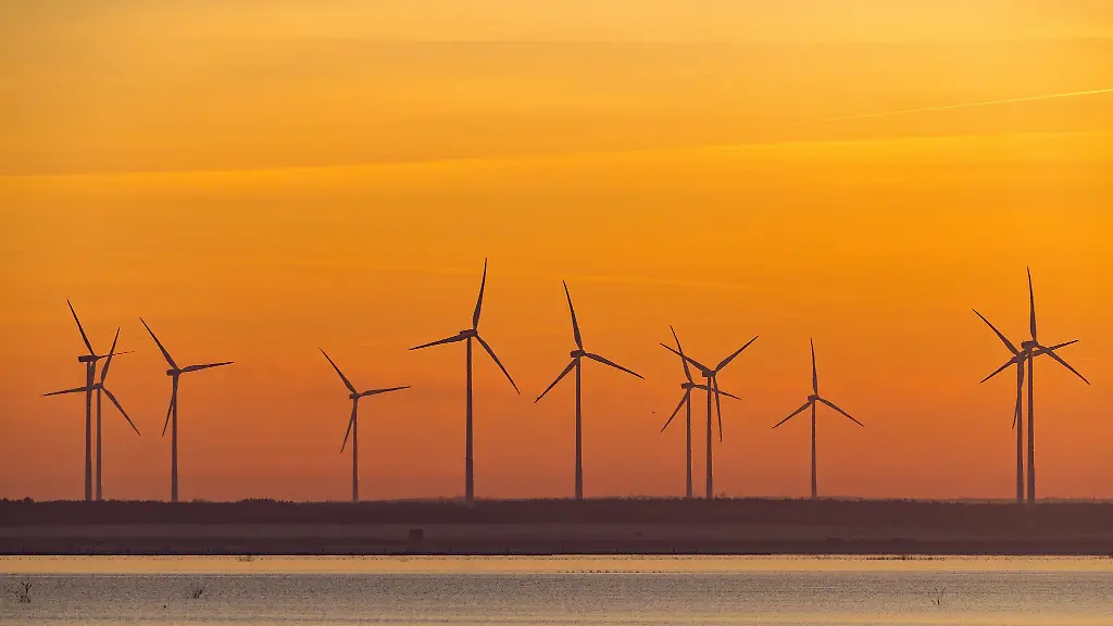 Windraeder-sind-in-Brandenburg-kein-seltener-Anblick-auch-in-Berlin-werden-neue-Standorte-gesucht