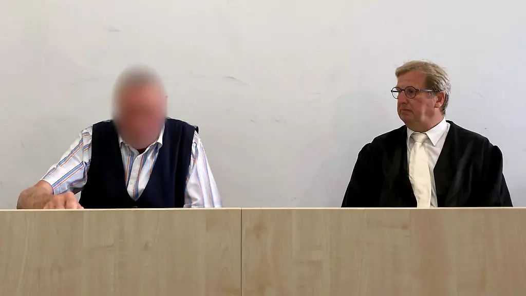 Weil-er-seine-Ehefrau-mit-einem-Kissen-erstickt-hat-ist-ein-Rentner-aus-dem-Unstrut-Hainich-Kreis-wegen-Totschlag-zu-zwei-Jahren-auf-Bewaehrung-verurteilt-worden