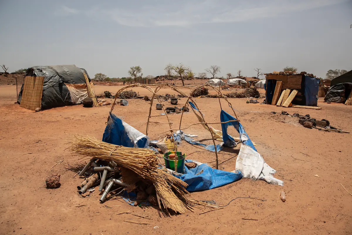 RS22027-Damaged-shelter-in-Fada