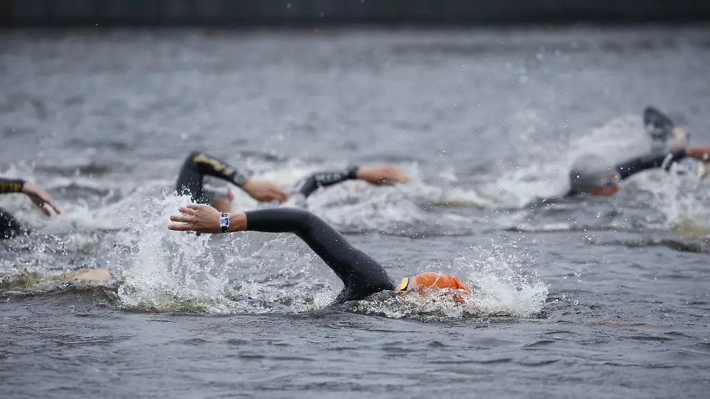 Der-Schwimmstart-des-Ironman-in-Hamburg-wurde-verschoben