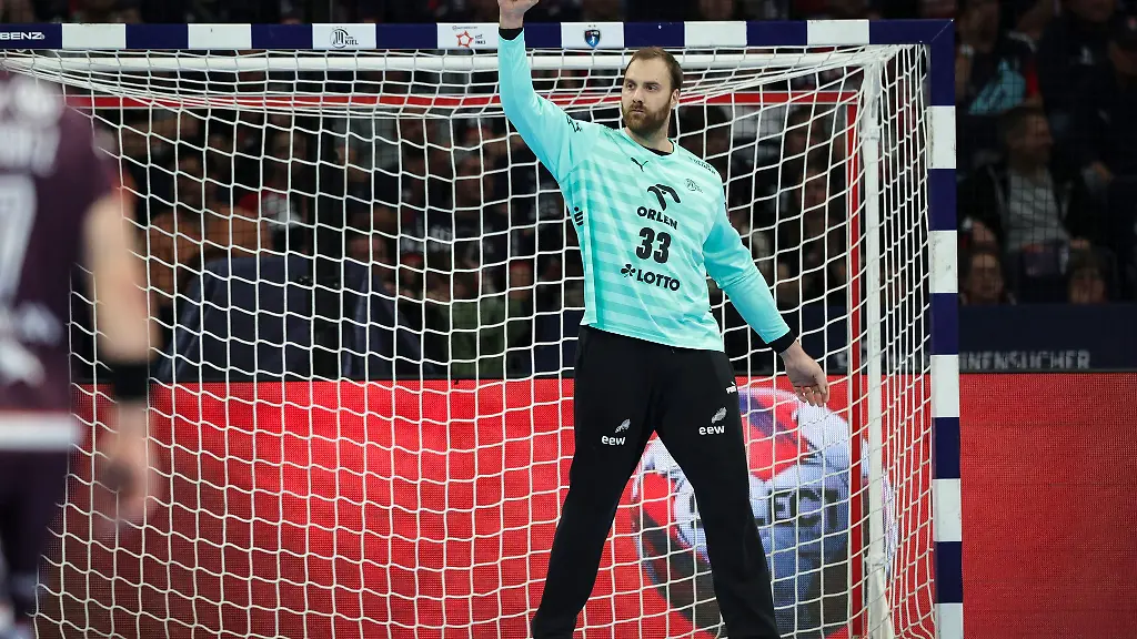 Torhueter-Andreas-Wolff-und-der-THW-Kiel-gewannen-gegen-den-HSV-Hamburg