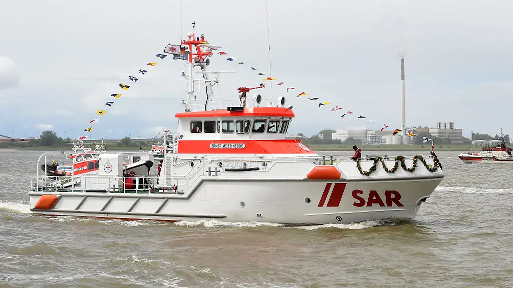 Unter-Mithilfe-des-Seenotrettungskreuzers-Ernst-Meier-Hedde-sind-vier-Segler-aus-dem-Wattenmeer-vor-der-Halbinsel-Eiderstedt-gerettet-worden