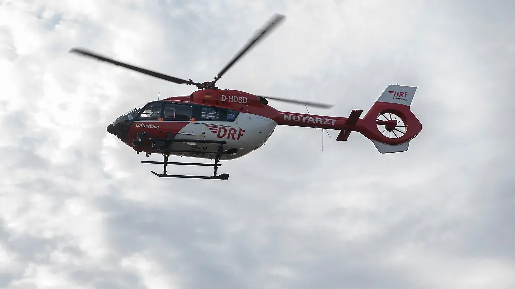 Auch-ein-Hubschrauber-war-im-Einsatz-um-die-Frau-in-eine-Klinik-zu-fliegen
