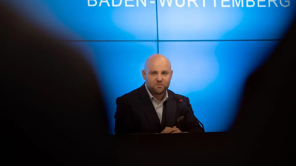 Frohnmaier-ist-Landesvorsitzender-und-gleichzeitig-Sprecher-seines-Landesverbands