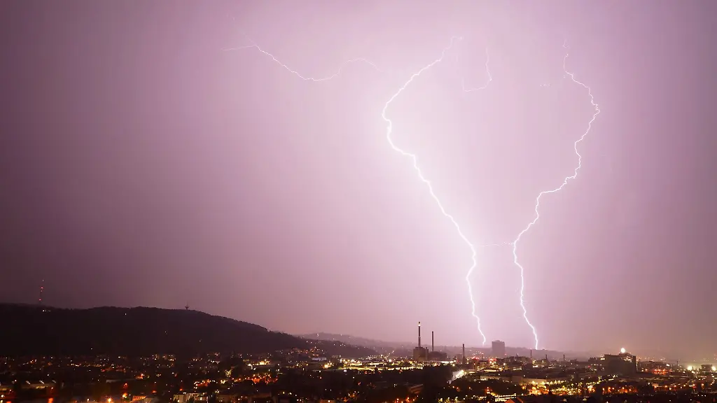 Meteorologen-erwarten-schwere-Gewitter-in-Teilen-des-Suedwestens