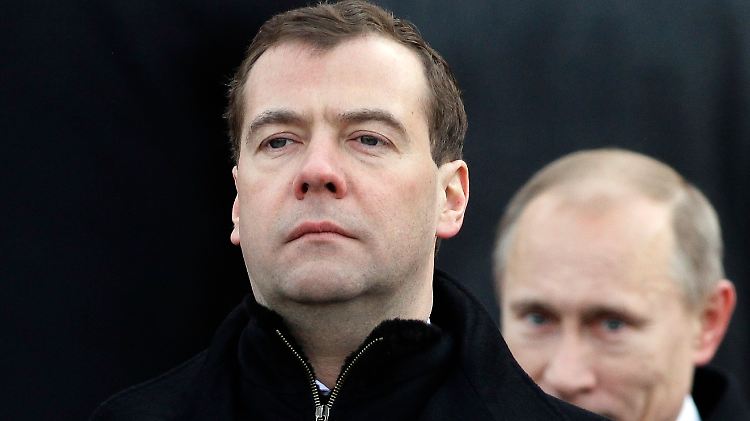 Medwedew, Putin: Da passt kein Blatt dazwischen.