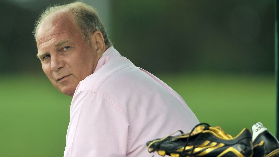 Blick zurück in Milde: Uli Hoeneß.