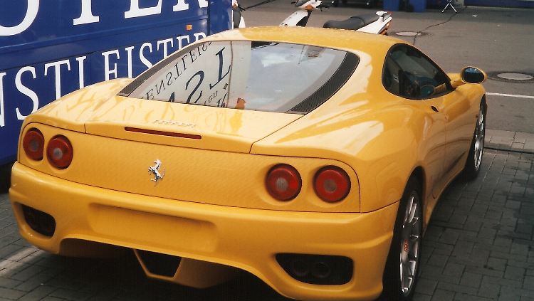 Das Nummernschild muss sichtbar sein, sonst gibt es keinen Versicherungsschutz.