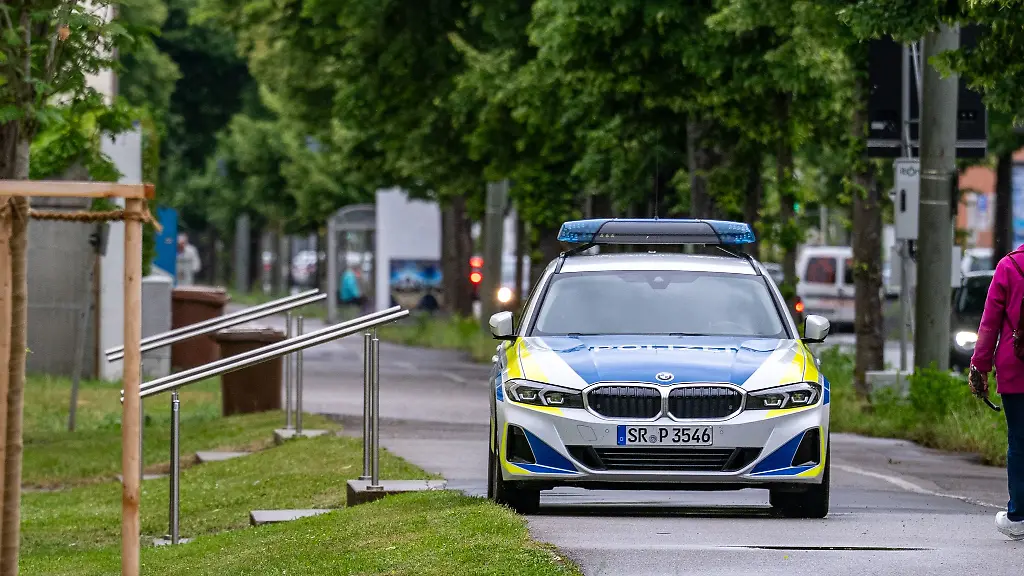 Der-Mann-sei-mit-Bargeld-in-unbekannte-Richtung-gefluechtet-hiess-es