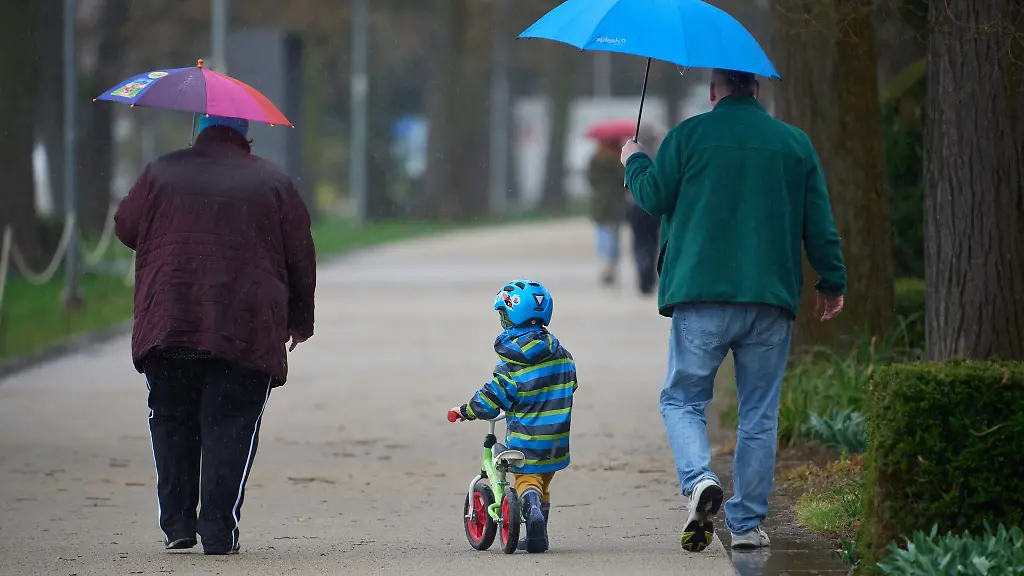 Schauer-und-Gewitter-koennen-bis-Samstag-immer-wieder-auftreten