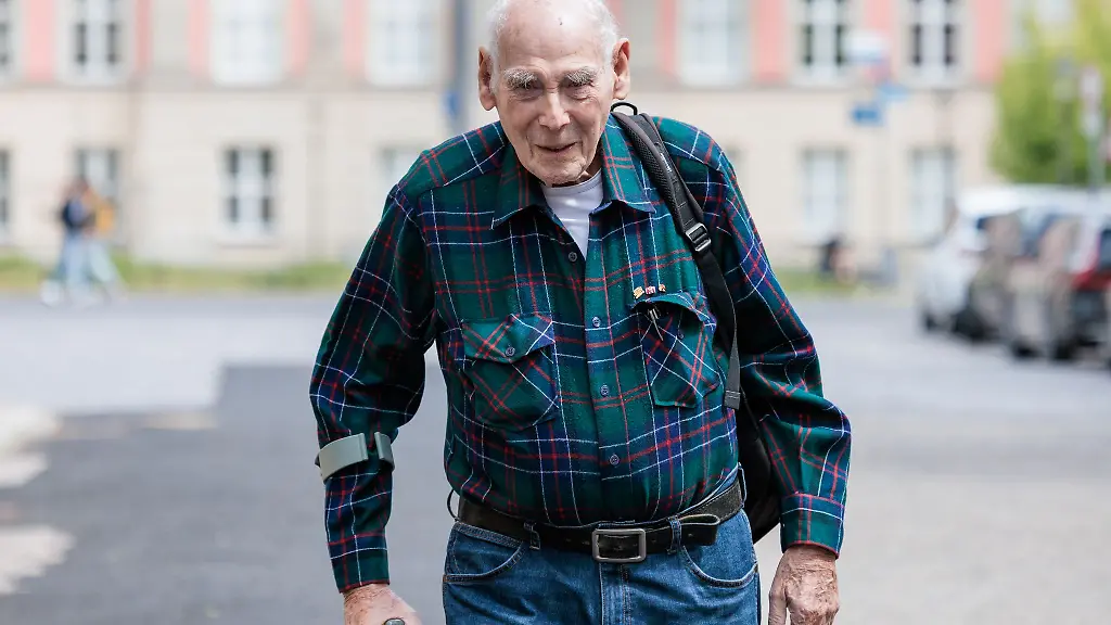 George-Shefi-besuchte-am-Dienstag-die-Potsdamer-Synagoge