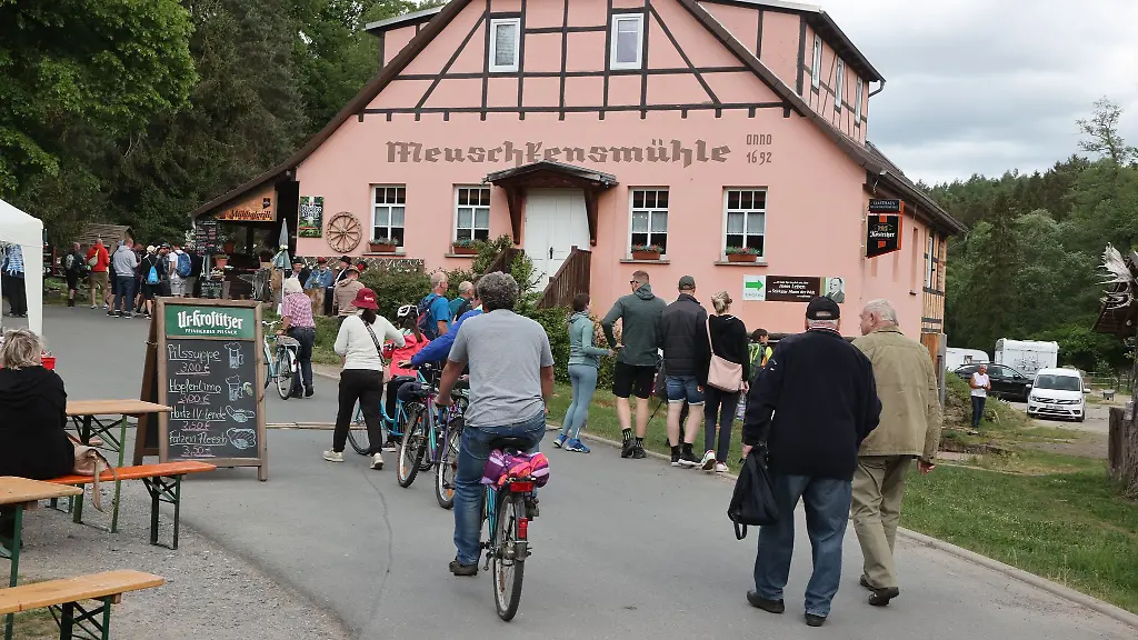 In-Thueringen-sinkt-die-Zahl-der-Maenner-und-maennlichen-Jugendlichen