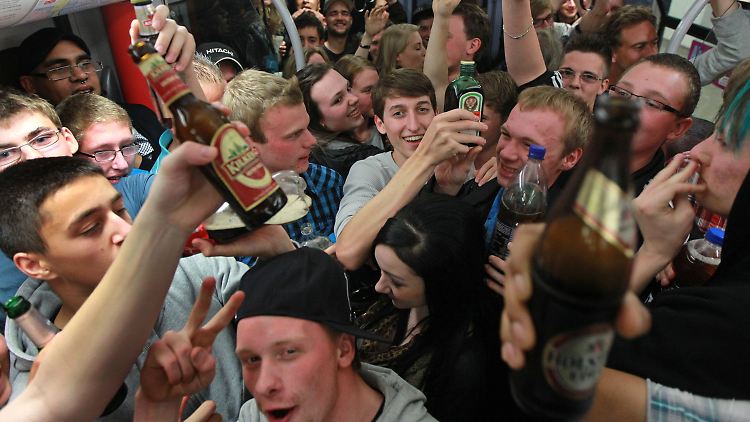 Dicht gedrängt fließt der Alkohol in Hamburgs S- und U-Bahnen.