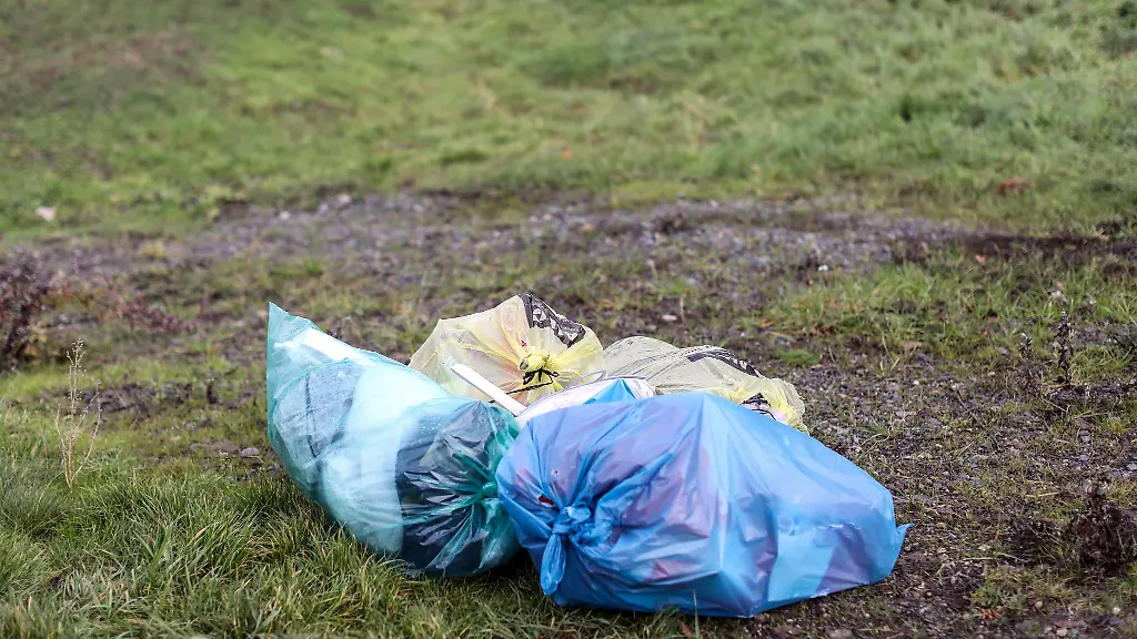 Der-Kampf-gegen-illegal-entsorgten-Muell-im-oeffentlichen-Raum-beschaeftigt-Land-und-Kommunen