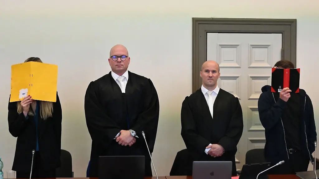 Die-beiden-Angeklagten-seien-auf-toxische-Weise-ein-Paar-geworden-sagt-der-Vorsitzende-Richter-in-der-Urteilsbegruendung