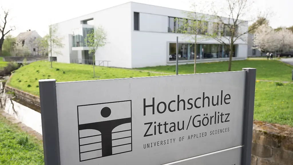 Interessierte-koennen-sich-bei-der-Hochschule-Zittau-Goerlitz-und-der-Universitaet-Leipzig-anmelden
