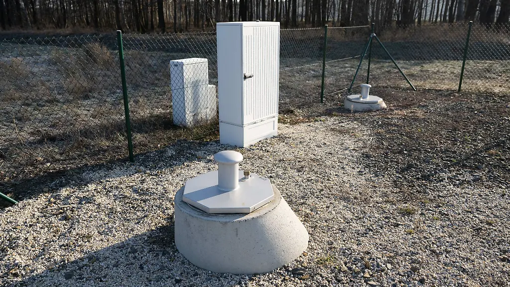 Messstation-des-Deutschen-Zentrums-fuer-Astrophysik-in-Ralbitz-In-der-Lausitz-wird-nach-einem-idealen-Standort-fuer-ein-unterirdisches-Labor-gesucht