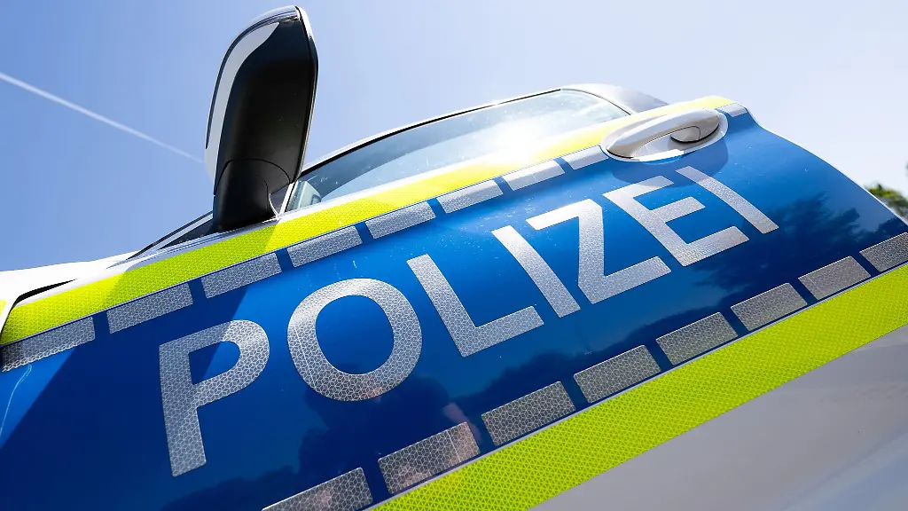 Der-Fahrer-des-Motorrollers-war-den-Angaben-zufolge-mit-einem-abgelaufenen-Versicherungskennzeichen-unterwegs