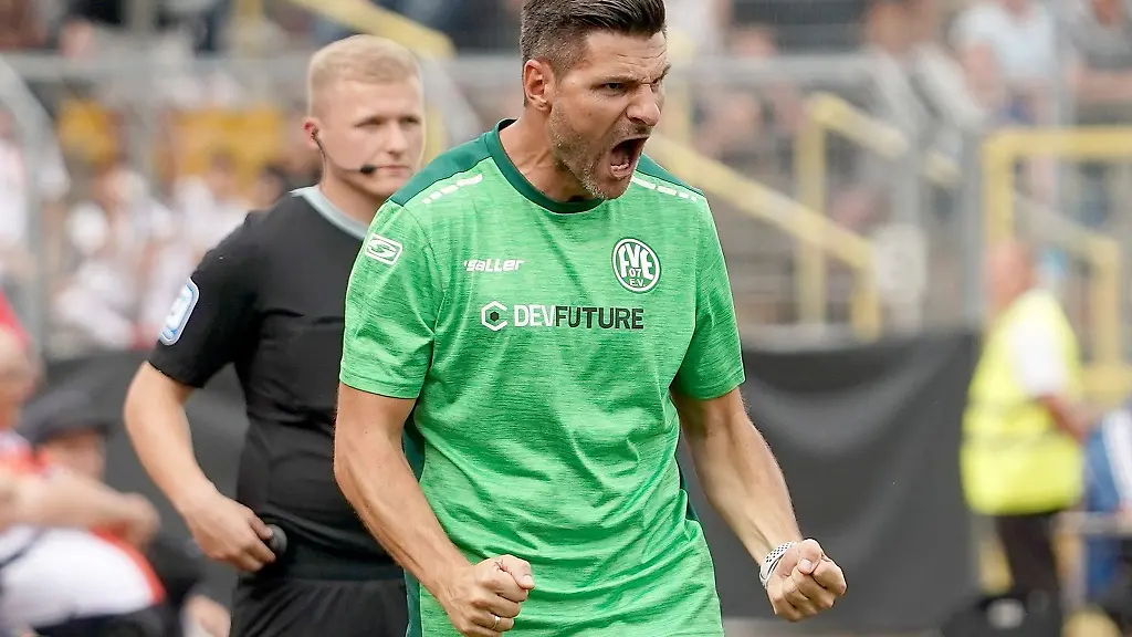 Der-FV-Engers-hat-im-letzten-Spiel-unter-Trainer-Sascha-Watzlawik-den-Rheinlandpokal-gewonnen