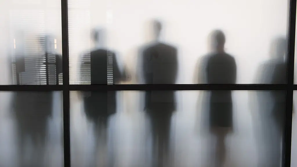 Mobbing-wirkt-sich-nicht-nur-auf-das-Befinden-und-die-Gesundheit-der-Betroffenen-aus-sondern-auch-auf-das-Zusammenleben-im-Betrieb