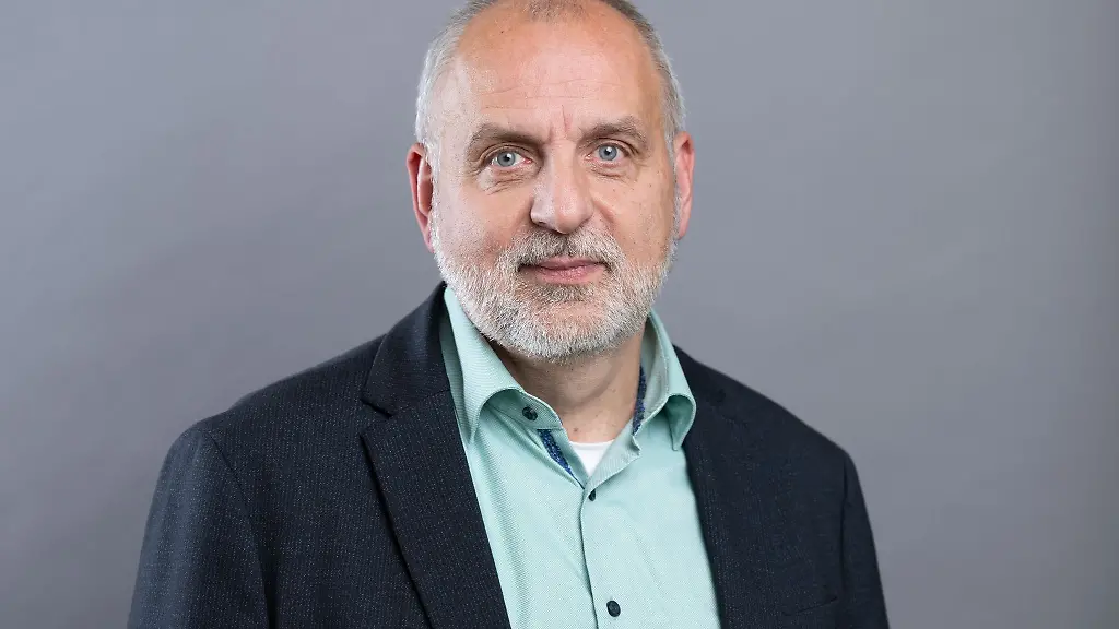 Linke-Politiker-Gebhardt-fordert-von-der-Regierung-Initiativen-fuer-ein-AfD-Verbotsverfahren