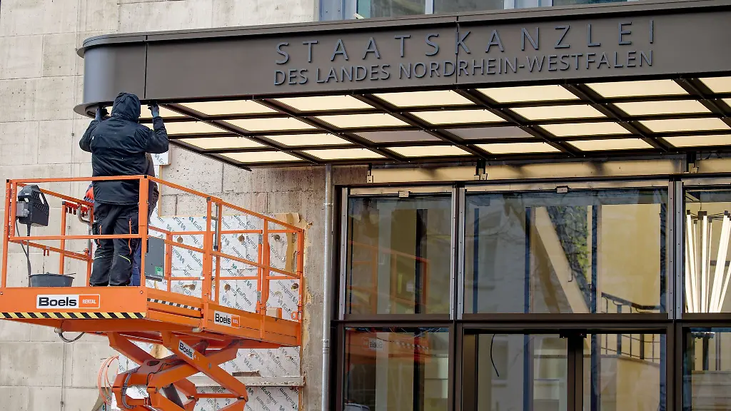 Arbeiten-am-neuen-Eingang-zum-Gebaeude-der-Staatskanzlei