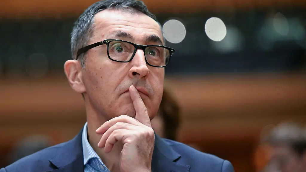 Soll-am-Samstag-offiziell-zum-Spitzenkandidaten-der-Gruenen-fuer-die-naechste-Landtagswahl-gekuert-werden-der-ehemalige-Bundeslandwirtschaftsminister-Cem-Oezdemir