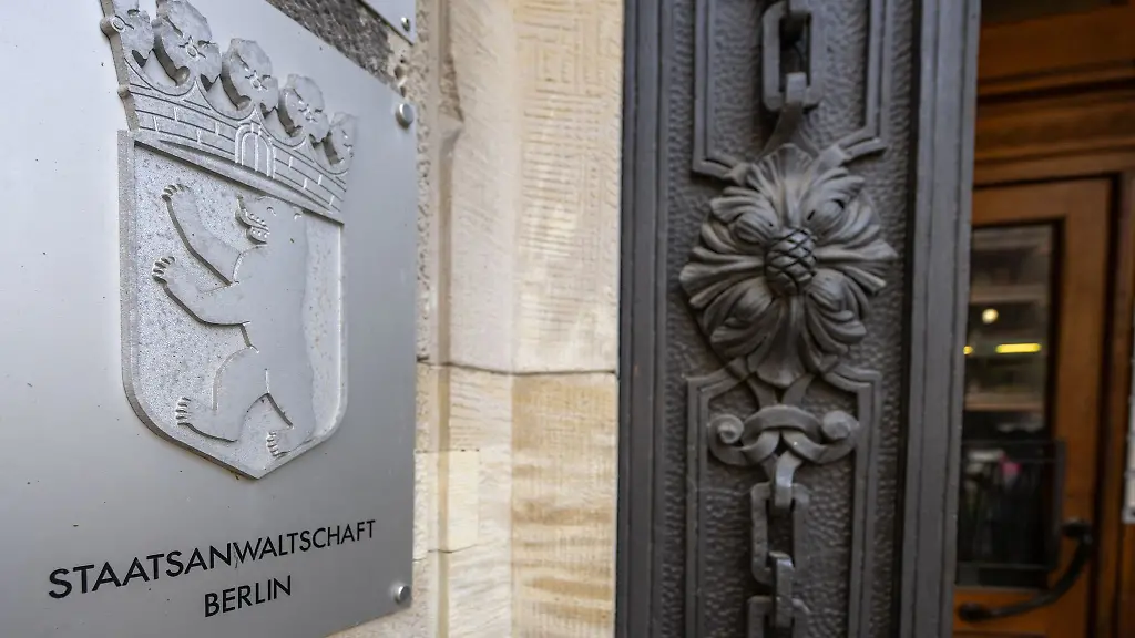 Die-Staatsanwaltschaft-wirft-dem-Mann-Amtsanmassung-und-Koerperverletzung-vor