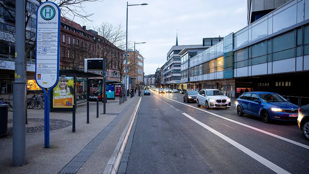 Die-Tat-passierte-an-der-Bushaltestelle-im-Bereich-Dudoplatz