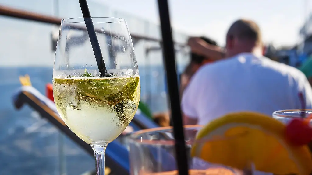 Urlaub-unfreiwillig-beendet-Einem-Mann-wurde-der-Zutritt-zum-Kreuzfahrtschiff-verweigert-nach-einem-umstrittenen-Vorfall-an-der-Bar