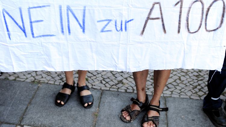 Demonstranten vor der Landesdelegiertenkonferenz der Berliner Grünen.