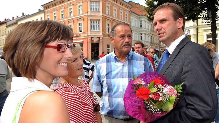 25 Orte stehen auf dem Wahlkampf-Tourplan von Thüringens Ministerpräsident Dieter Althaus (rechts).