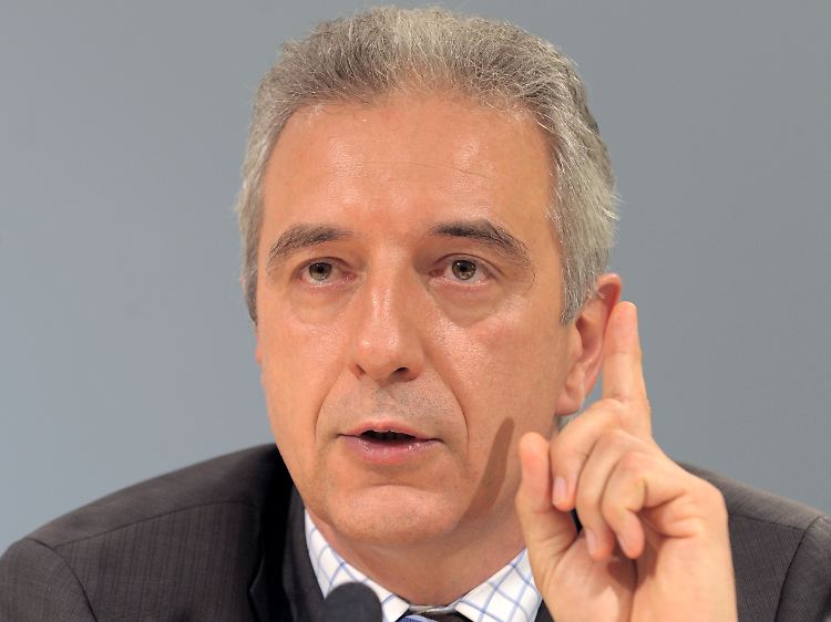 Sachsens Ministerpräsident Tillich steht seine erste große Bewährungsprobe bevor.