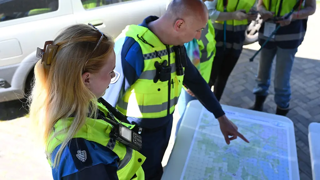 Die-Polizei-in-Ostfriesland-bittet-bei-der-Suche-nach-den-vermissten-Kindern-die-Bevoelkerung-um-Mithilfe