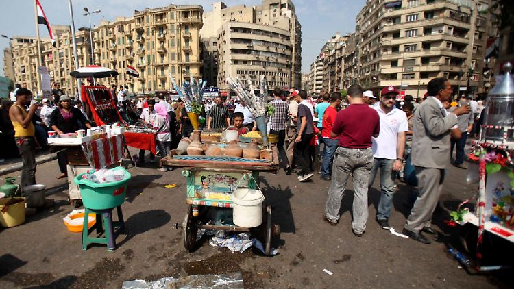 Straßenverkäufer auf dem Tahrir-Platz. An diesem Freitag waren nur einige Tausend nach dem gebet zur Demonstration gekommen. 