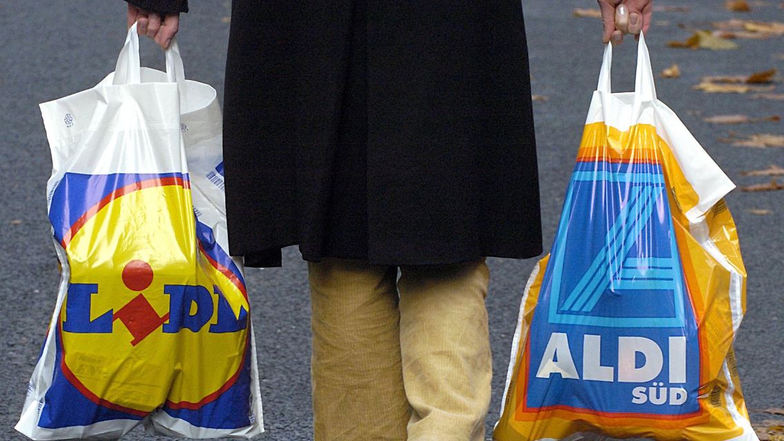 Aldi und Lidl liegen vorn.