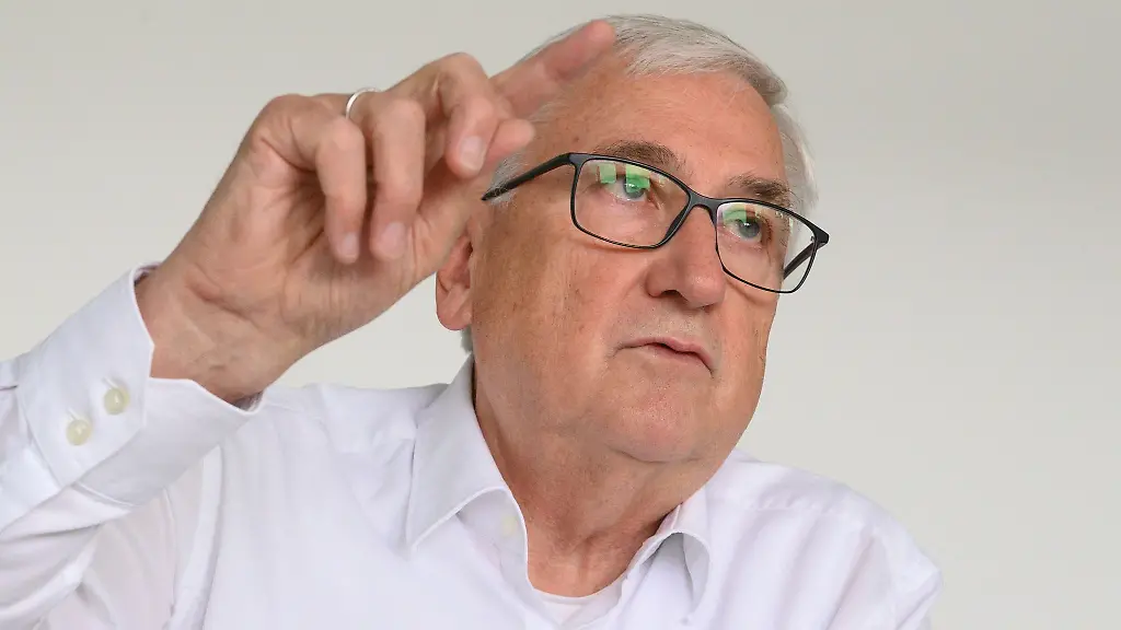 Vorbereitungen-fuer-Geldfluss-aus-Berlin-Fuer-Finanzminister-Michael-Richter-CDU-bietet-ein-Sondervermoegen-mehr-Flexibilitaet-als-ein-Nachtragshaushalt