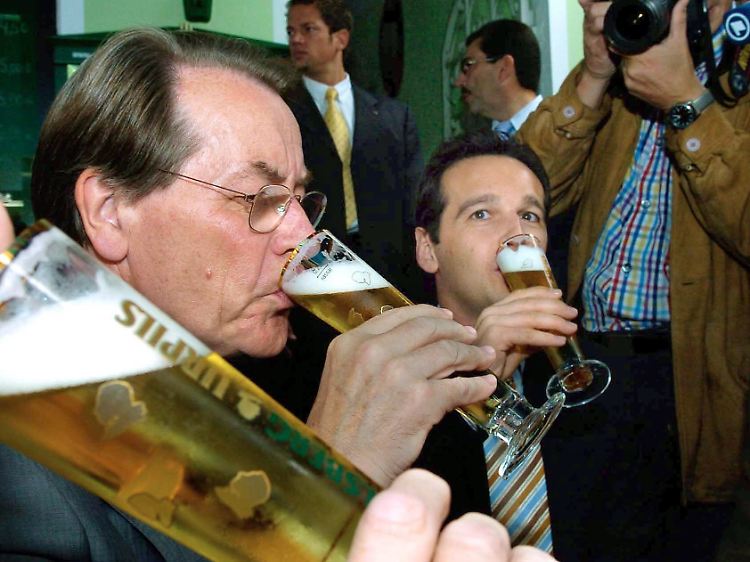 Gemeinsam ein Signal für den Bund setzen: Müntefering (links) und Maas (rechts) bei einer gemeinsamen Wahlkampfveranstaltung in Saarlouis 2004.