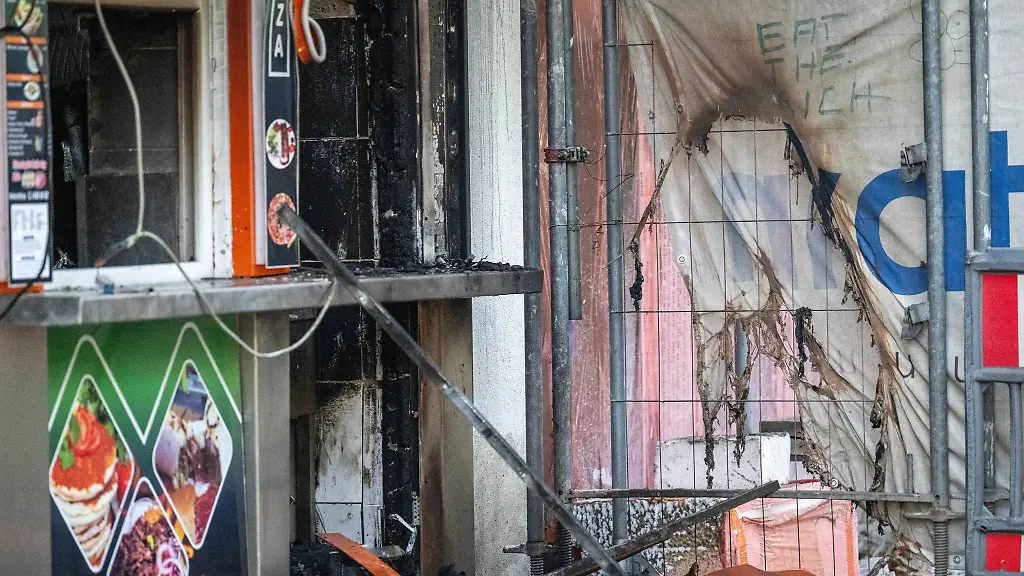 Der-Doenerladen-in-der-Bremer-Neustadt-brannte-komplett-aus