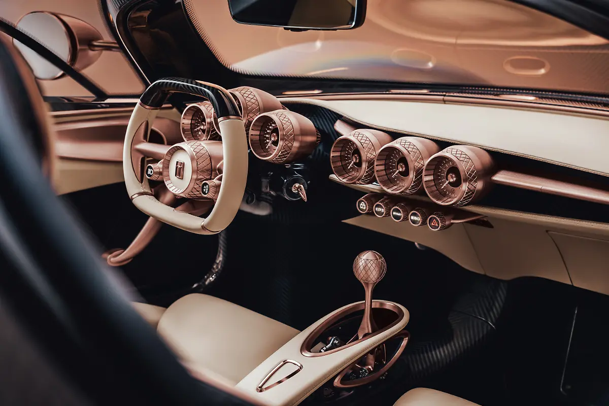 De-Tomaso-P72-Production-Specification-Interior-02