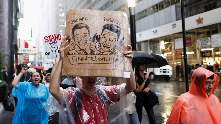 Proteste außen, Sorgen innen: Schwierige Zeiten an der Wall Street. 
