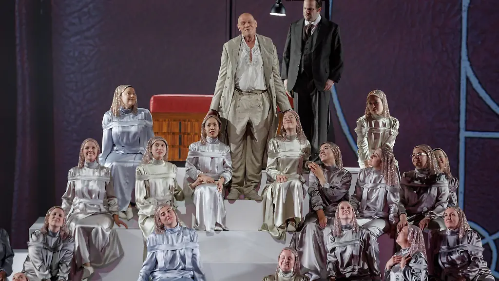 Bo-Skovhus-l-als-Astaroth-mit-Thomas-Lehman-als-Dr-Kieron-in-der-Oper-Die-dunkle-Seite-des-Mondes