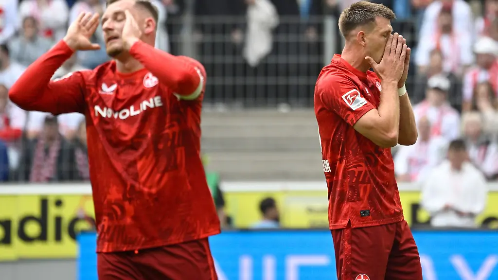 Der-1-FC-Kaiserslautern-um-Marlon-Ritter-l-enttaeuschte-beim-1-FC-Koeln