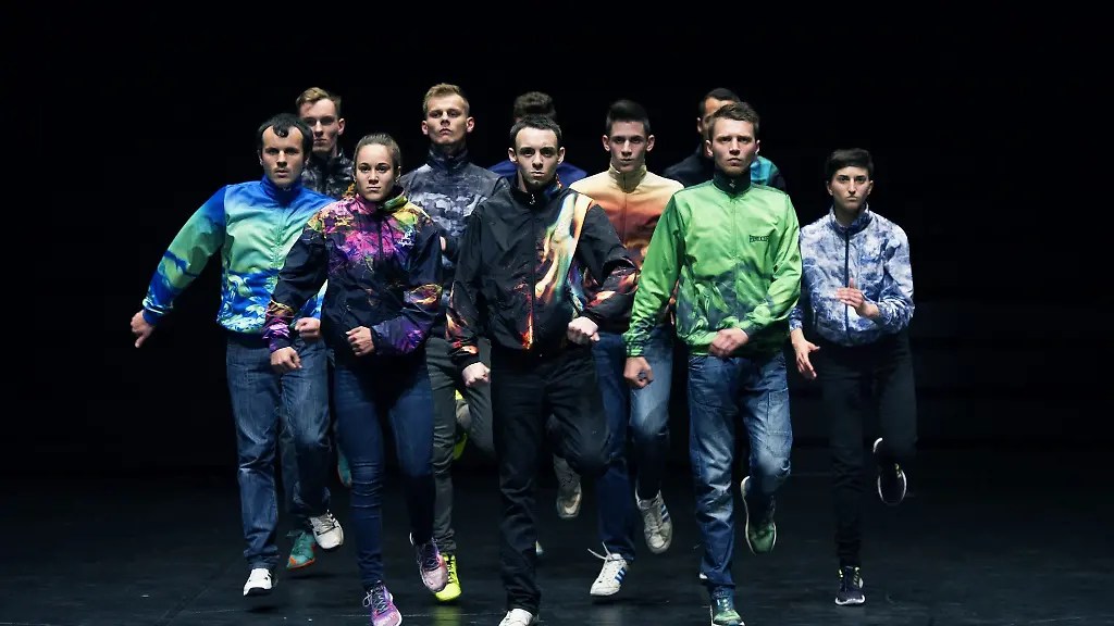 Das-franzoesische-Kollektiv-La-Horde-tritt-bei-der-Eroeffnungsfeier-des-International-Dance-Festivals-Muenchen-auf