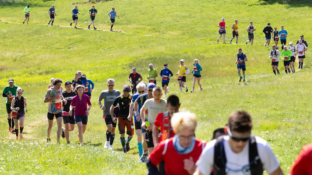 Tausende-nahmen-am-Rennsteiglauf-teil