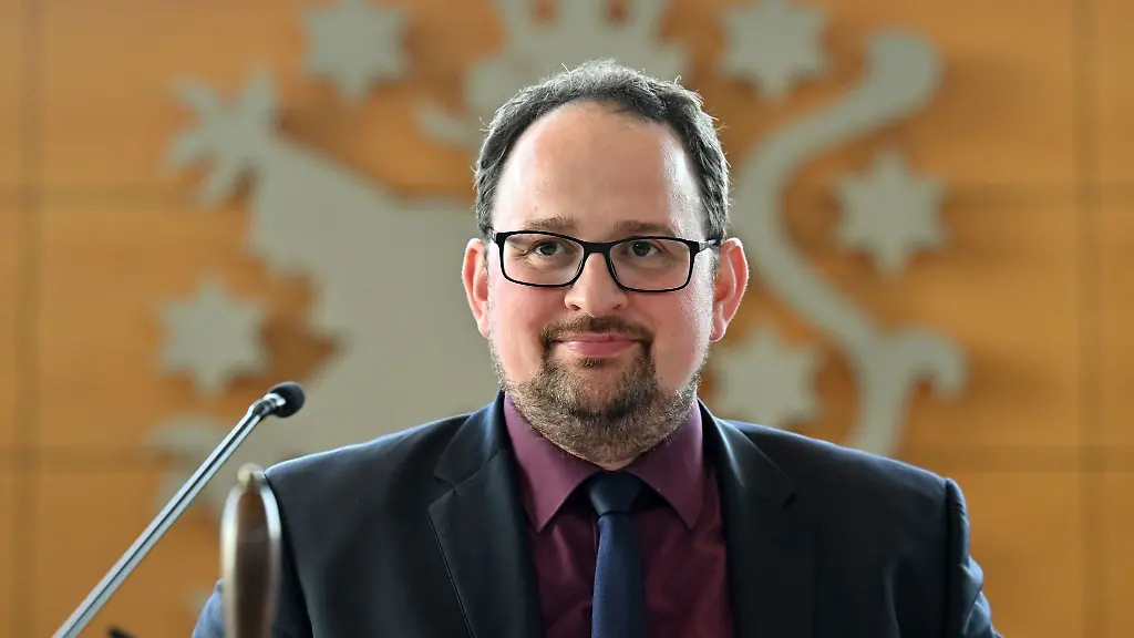 Thueringens-Landtagspraesident-Thadaeus-Koenig-lobt-die-facettenreiche-Museumslandschaft-in-Thueringen