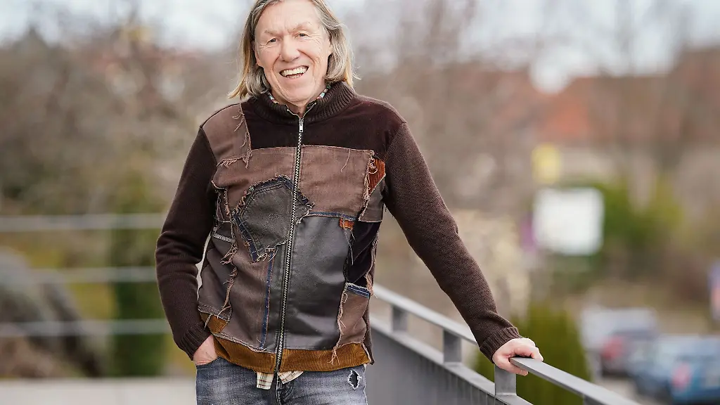 Sein-Lied-Mr-Vain-bleibt-und-Katzmann-bleibt-entspannt