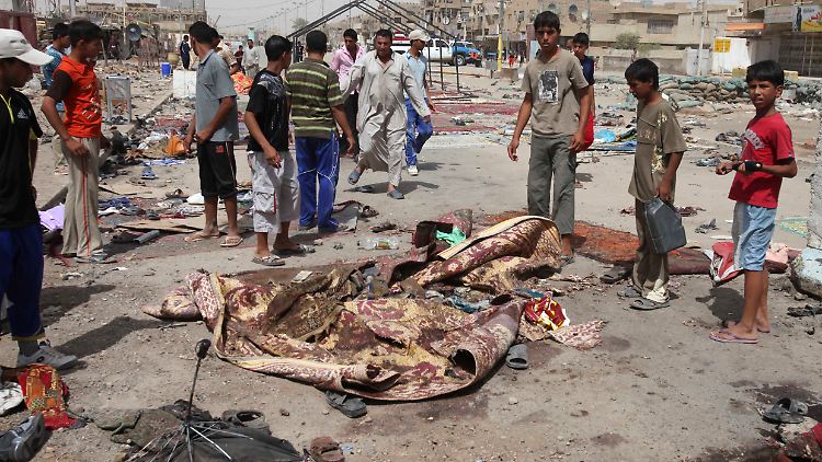 Eine Autobombe explodierte am Freitag vor einer schiitischen Moschee.