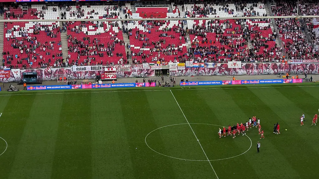 PXL-20250517-153103063